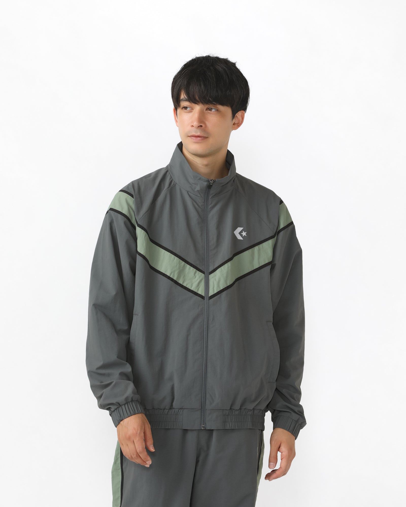 NYLON TRAINING JACKET MENS (グレー)– コンバース オンライン