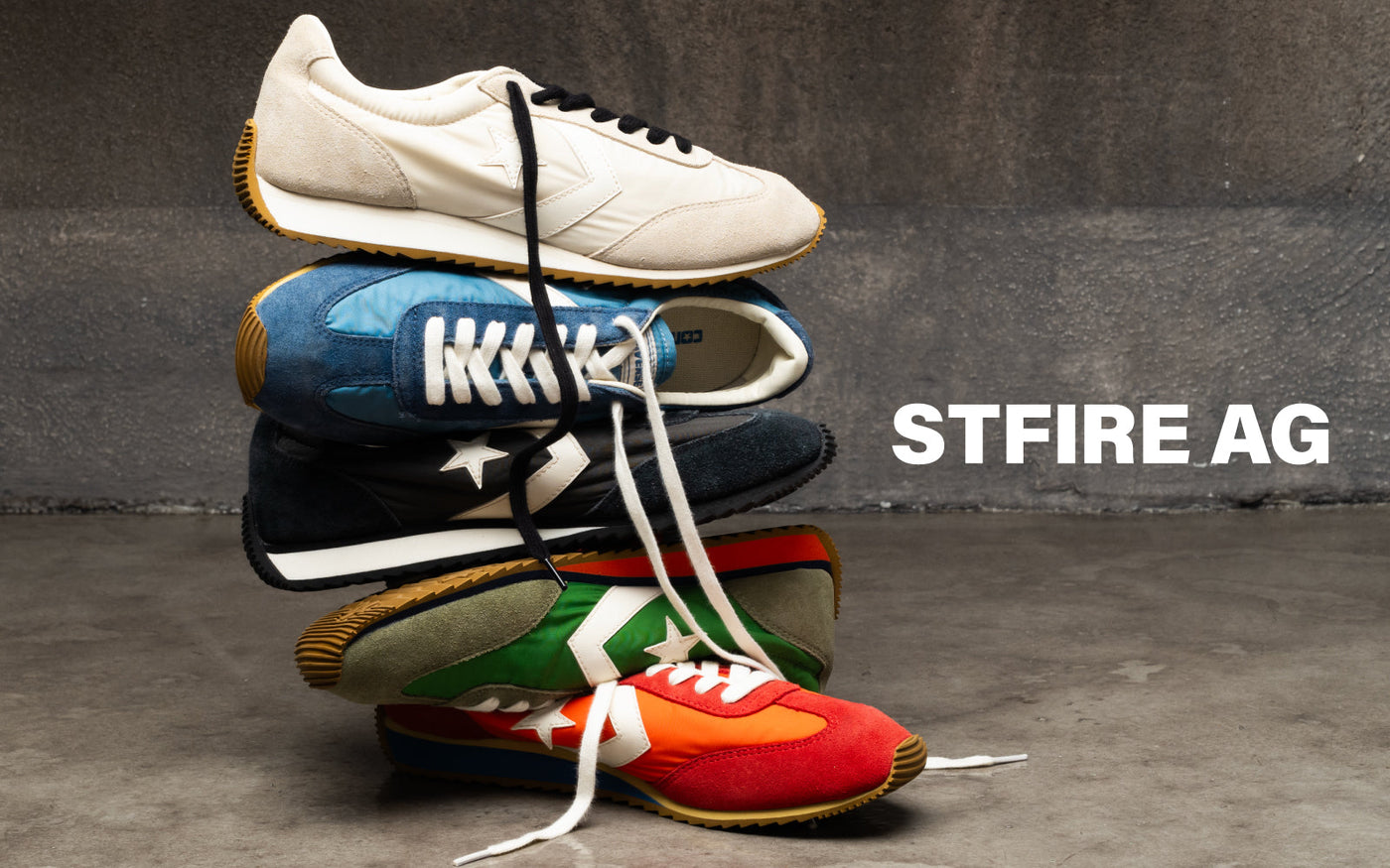 1977年発売のランニングシューズをモチーフにした「STFIRE AG」が