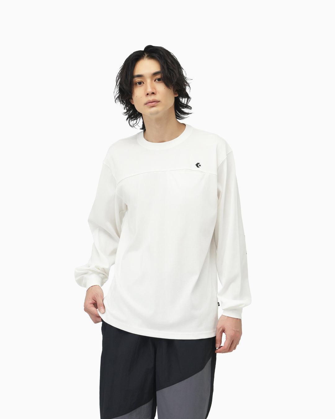 CHEST PK STAR PT LS TEE MENS (オフホワイト)– コンバース オンライン
