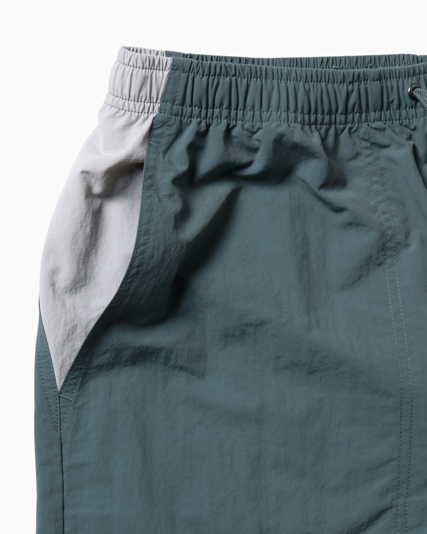 COLOR BLOCK WOVEN SHORTS