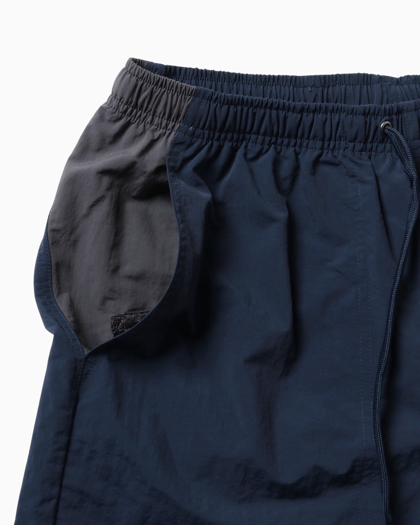 COLOR BLOCK WOVEN SHORTS