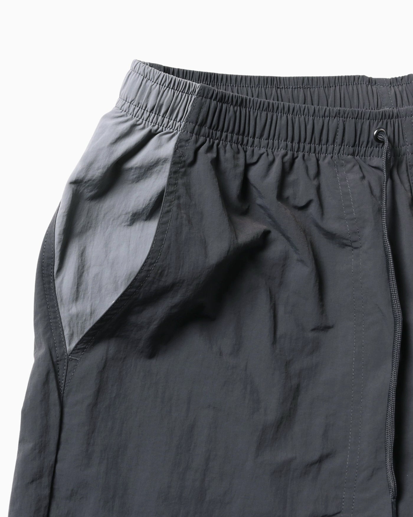 COLOR BLOCK WOVEN SHORTS