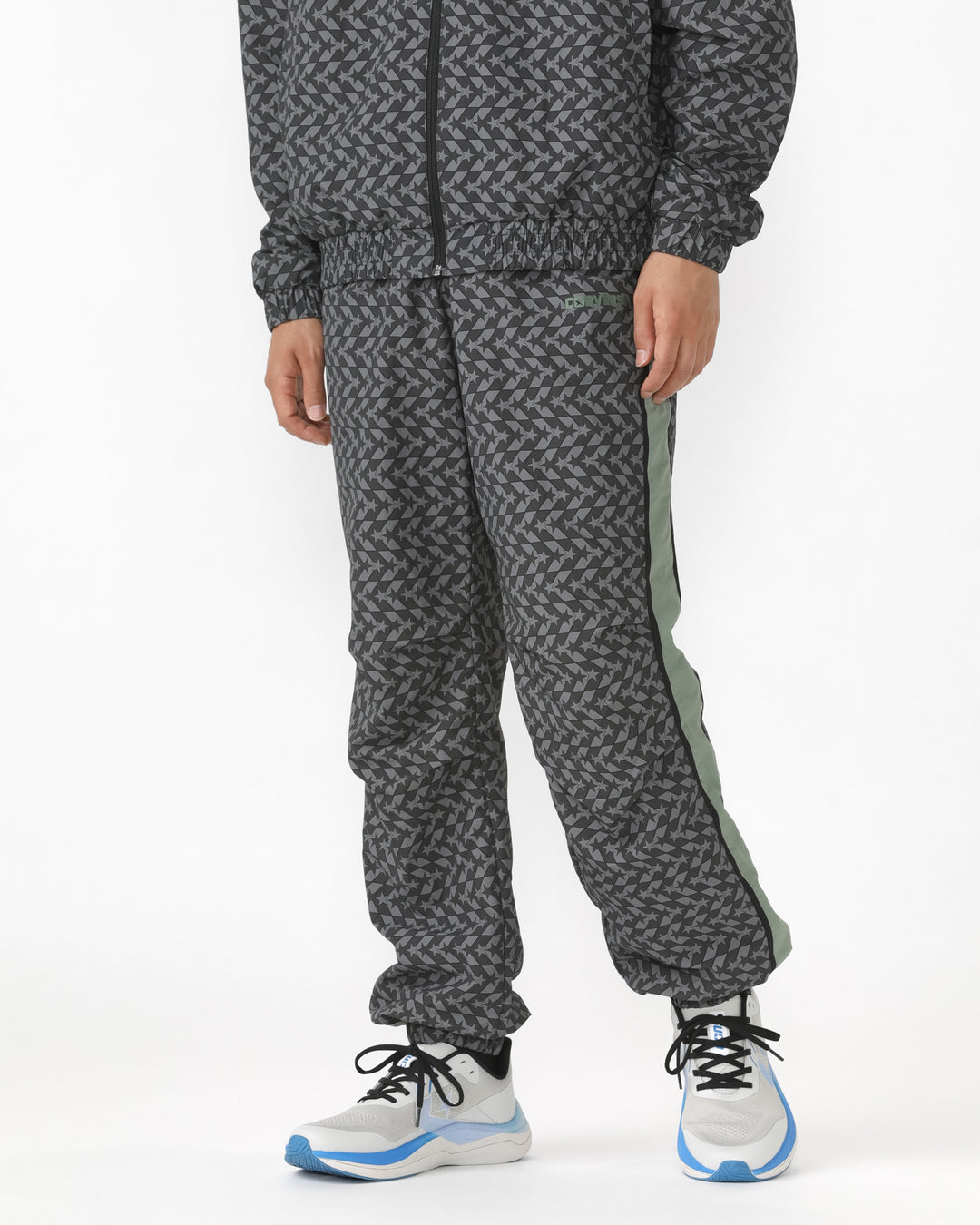 LBX コンシャツ&コンパン グレー SM PTND TRAINING PANTS MENS (グレー)– コンバース オンライン