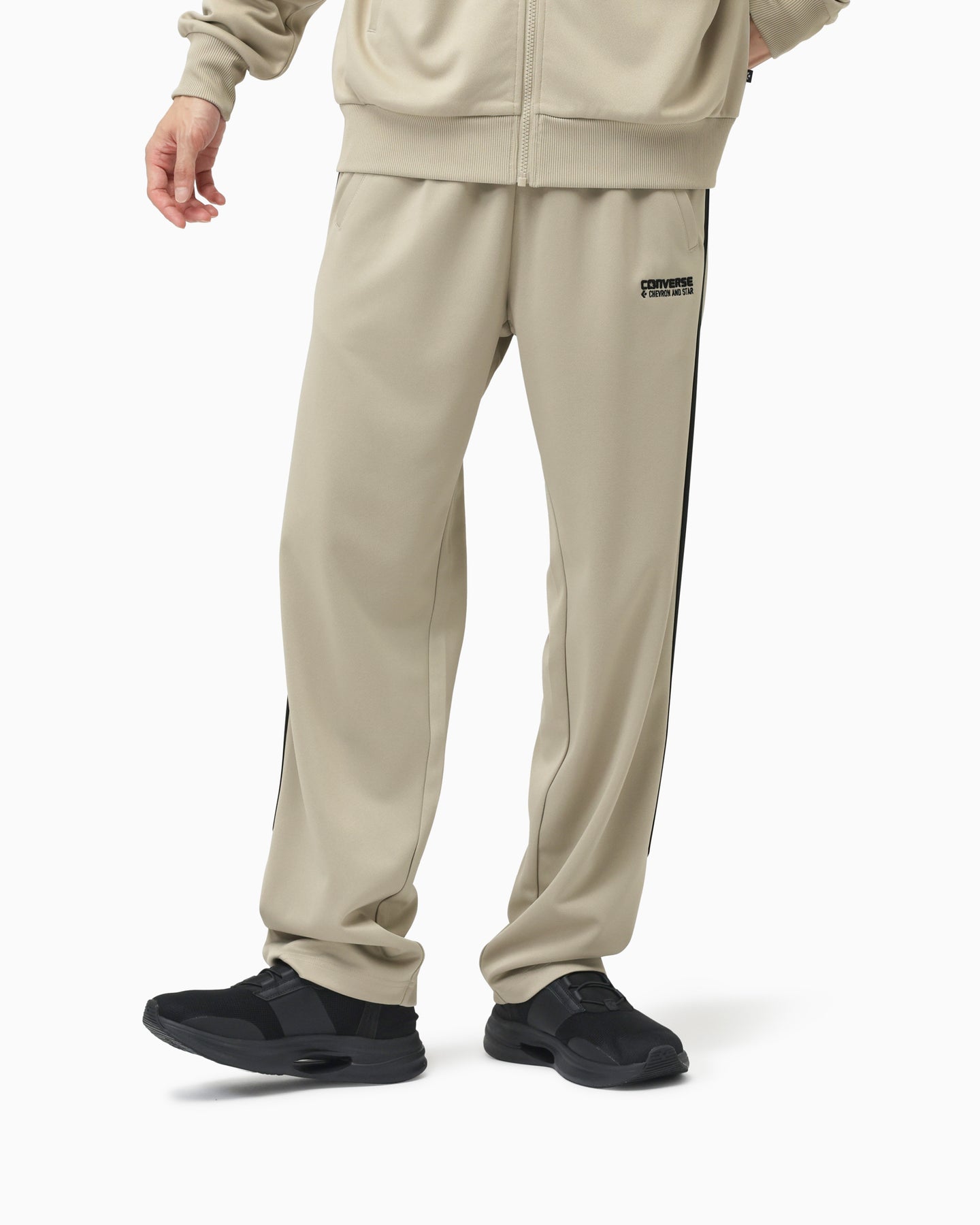 CS LINE TRACK PANTS MENS (ウォームグレー)– コンバース オンライン ショップ | CONVERSE ONLINE SHOP