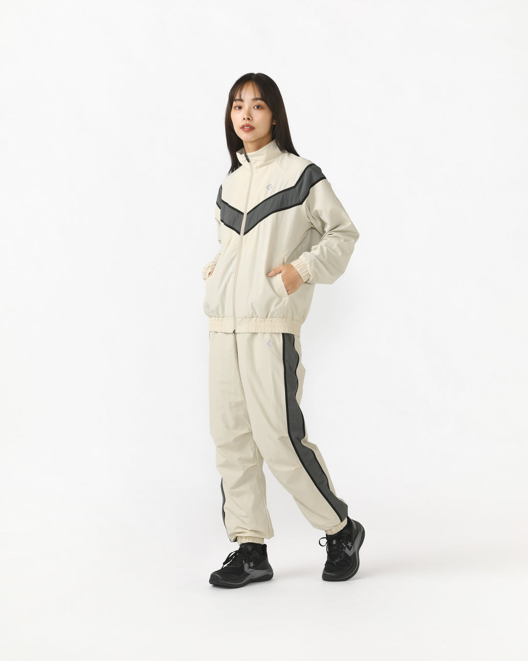 NYLON TRAINING PANTS LDS (ベージュ)– コンバース オンライン NYLON TRAINING PANTS LDS (ベージュ)– コンバース オンライン