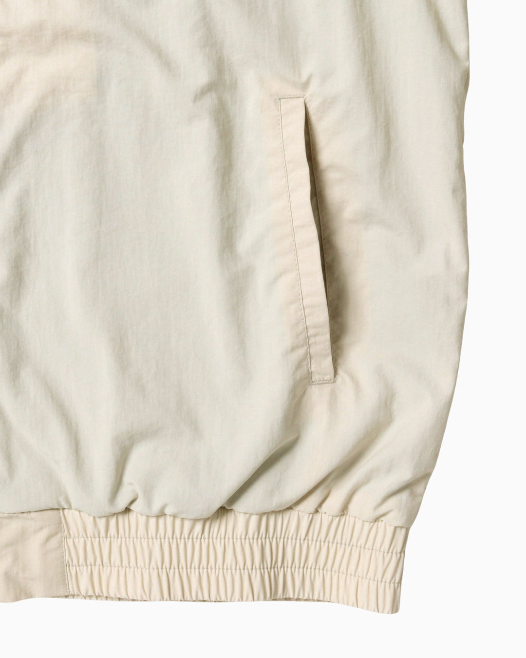 新品　コンジェペイエ　ナイロンフードジャケット　ゆったり　ベージュ 新品 コンジェペイエ ナイロンフードジャケット ゆったり ベージュ