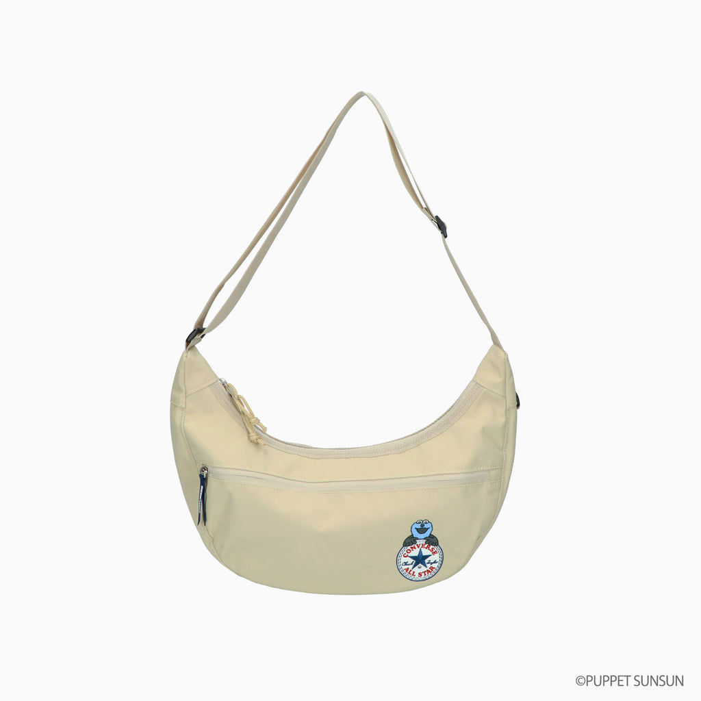 CV PUPPET SUNSUN CRESCENT SLING BAG (アイボリー)– コンバース
