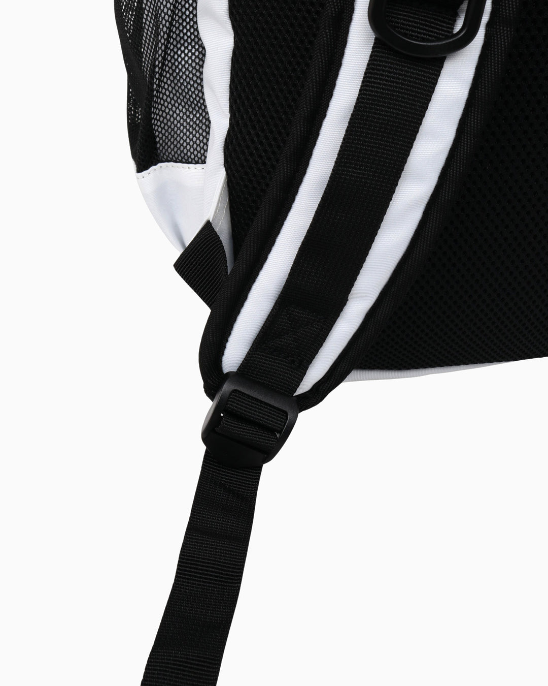 ニューアーチロゴ バックパック (ホワイト)– コンバース オンライン