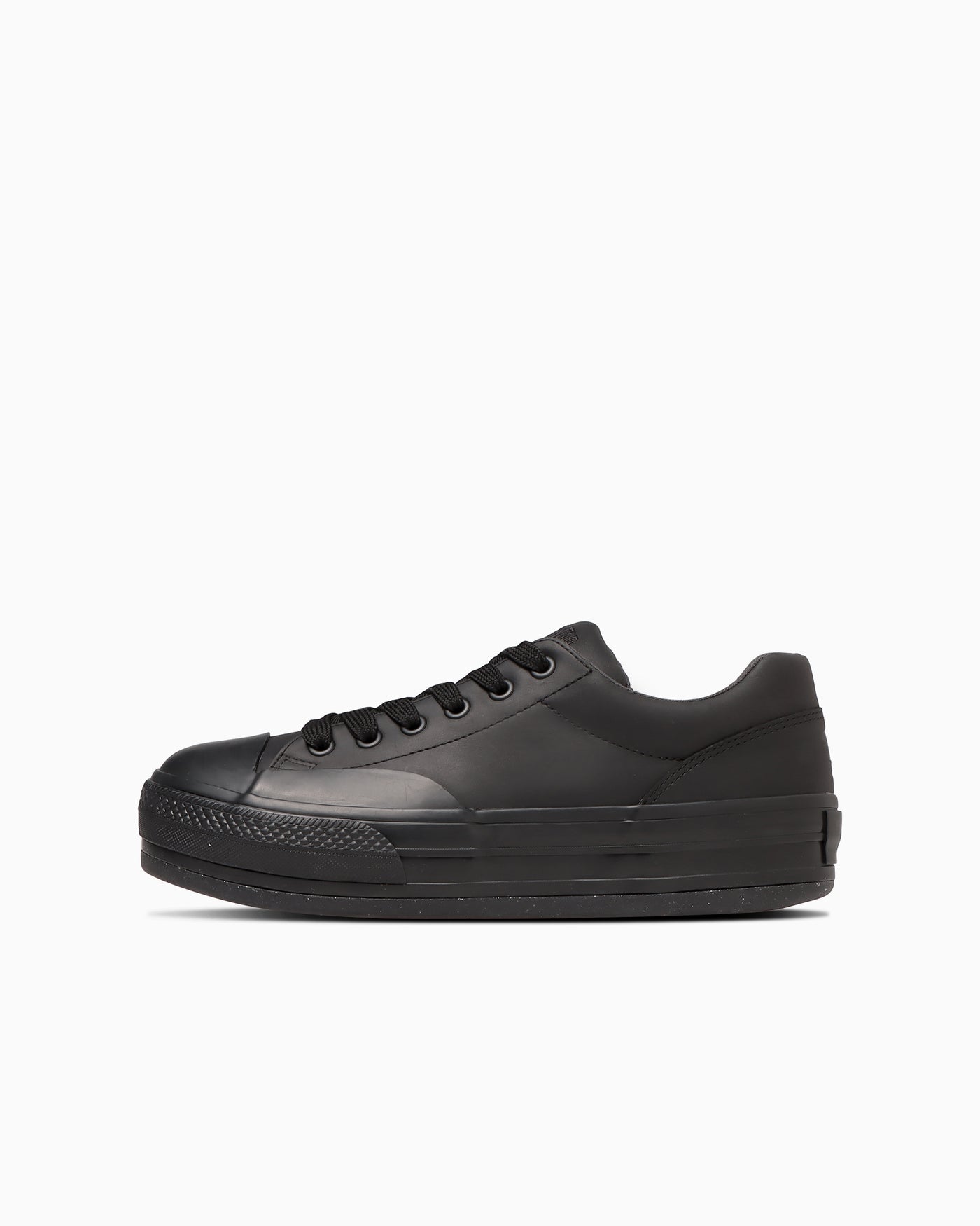 Black leather thick-soled sneakers